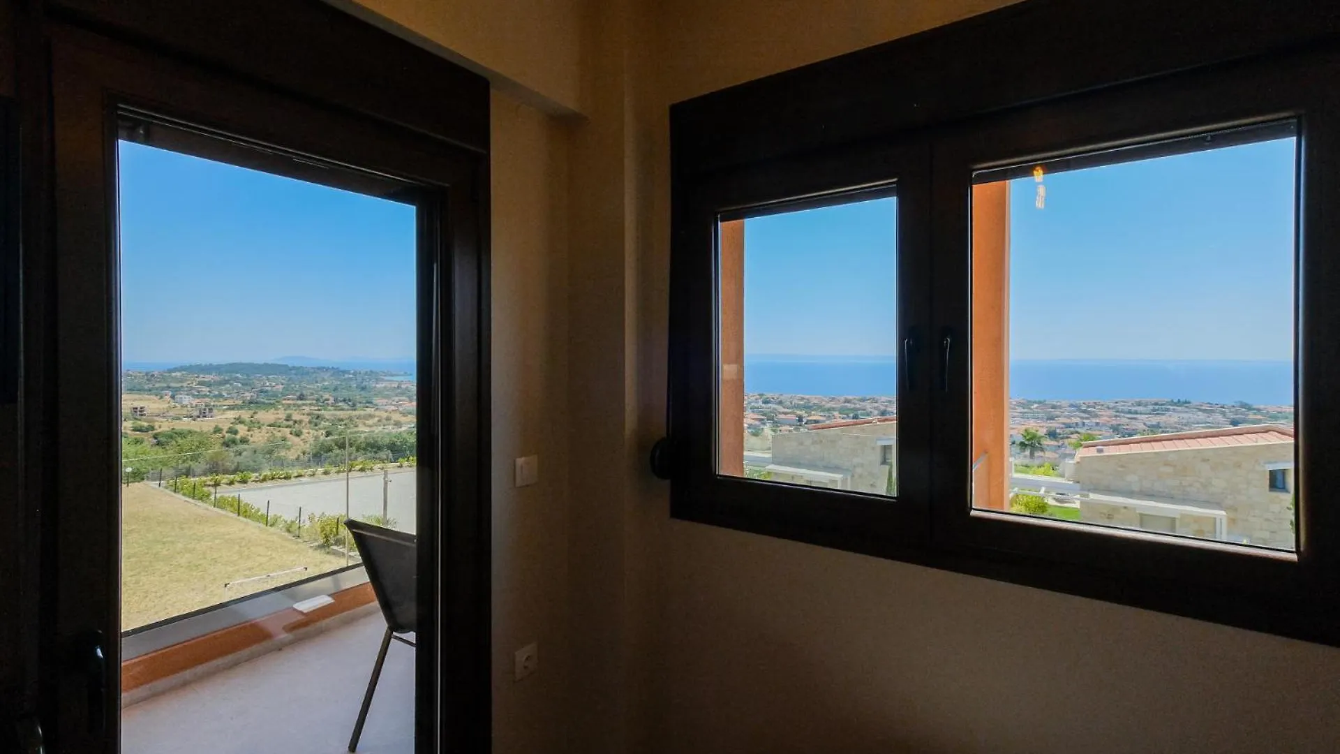 Top Hill Deluxe Maison & Suite, Sea View, Nikiti