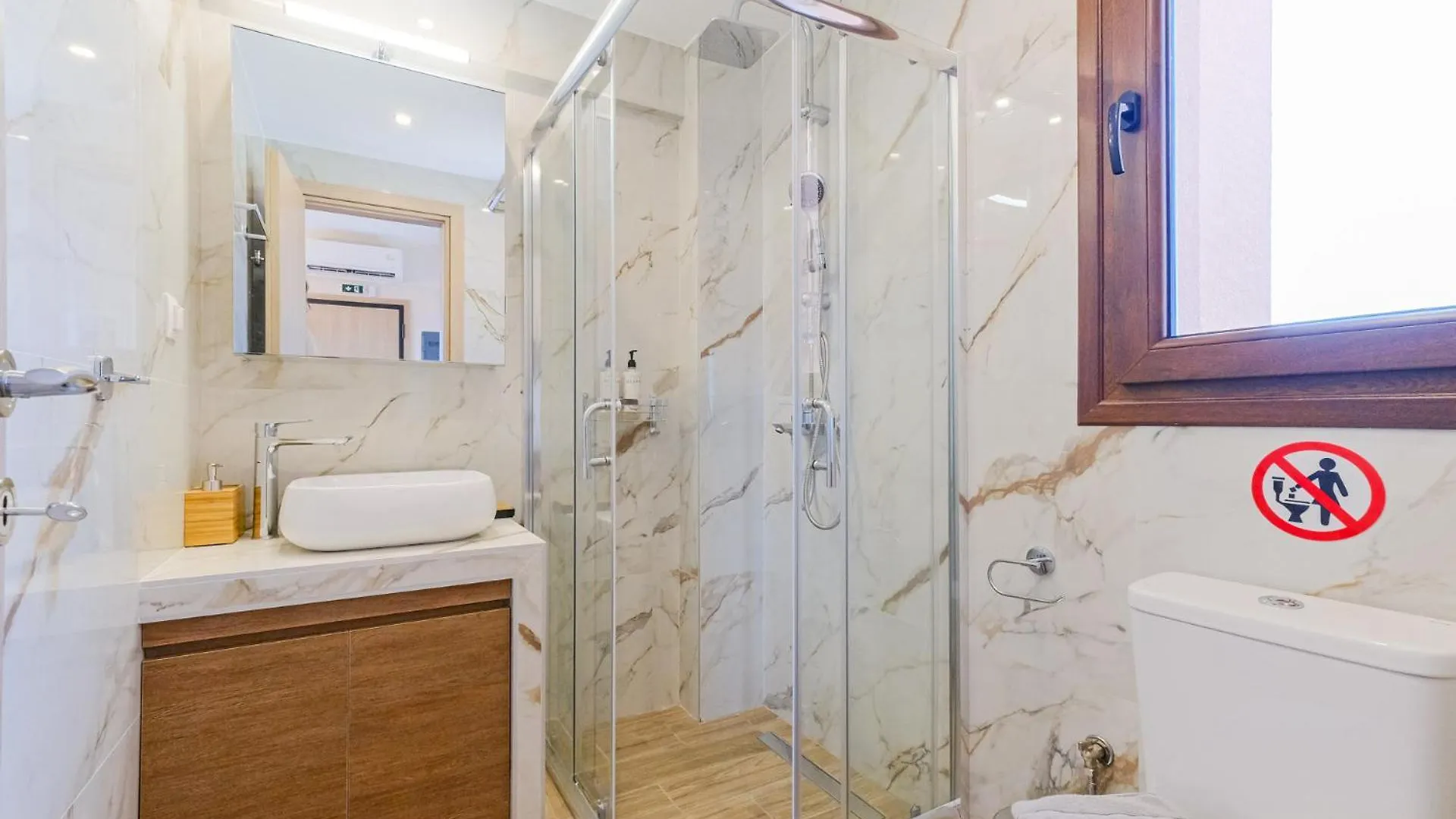 Top Hill Deluxe Maison & Suite, Sea View, Nikiti Apartment